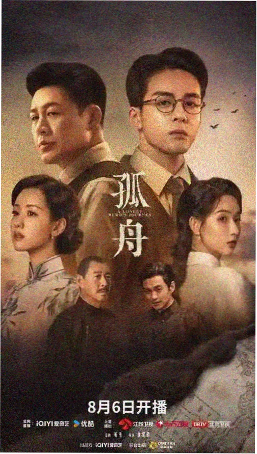 剧集归档抽屉标本：深棕木格与编号标签